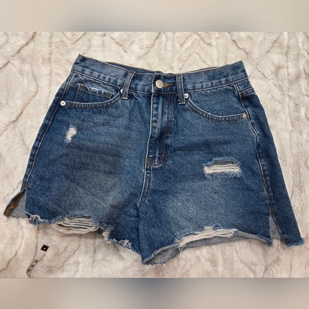 Trendy Blue Denim Distressed Women Shorts- Refrain LA‎ Size 3/26 Festival Shorts